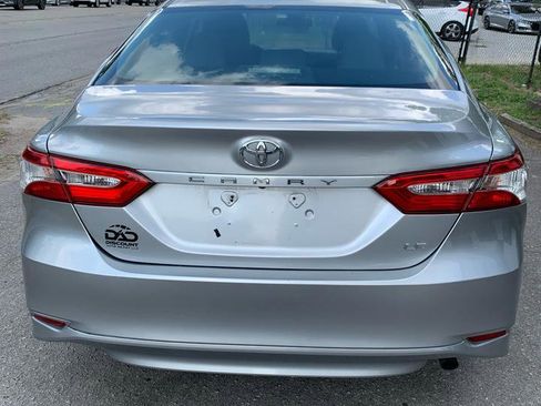 Used 2018 Toyota Camry LE image 5