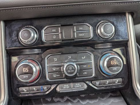 Used 2023 GMC Yukon Denali AWD/4WD image 25