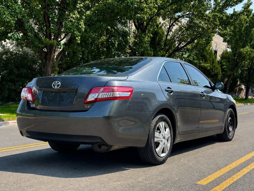 Used 2010 Toyota Camry LE FWD image 5