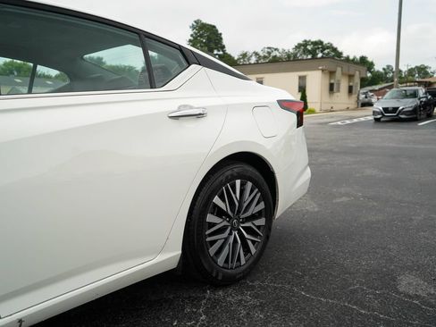 Used 2025 Nissan Altima 2.5 SV FWD image 21