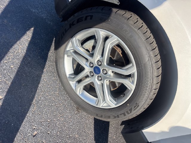 Used 2018 Ford Edge Titanium w/ Equipment Group 301A AWD/4WD image 30