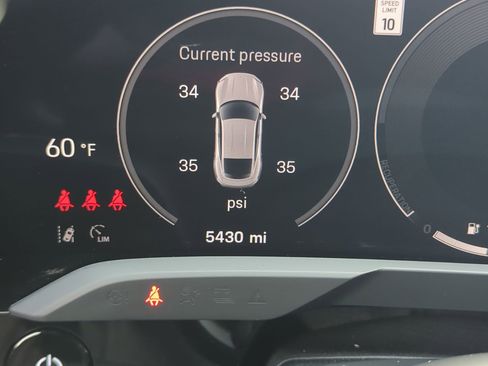 Used 2025 Porsche Taycan image 22