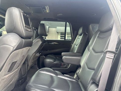 Used 2016 Cadillac Escalade Platinum RWD image 10