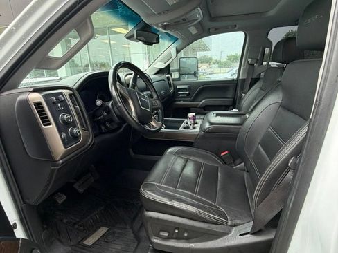 Used 2017 GMC Sierra 2500 Denali w/ Duramax Plus Package AWD/4WD image 9