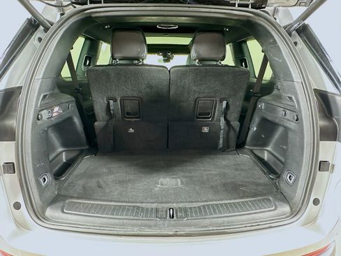 Used 2024 Jeep Grand Cherokee L Limited w/ Luxury Tech Group II image 31