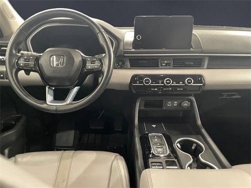Certified 2024 Honda Pilot Touring image 10