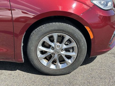 Used 2022 Chrysler Pacifica Touring-L AWD/4WD image 9