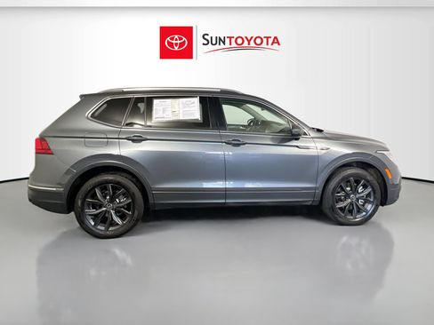 Used 2024 Volkswagen Tiguan SE image 2