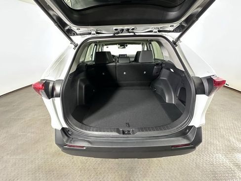 Used 2022 Toyota RAV4 XLE image 13