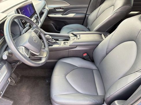 Used 2025 Toyota Grand Highlander FWD image 5