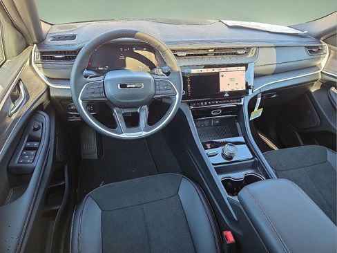 New 2026 Jeep Grand Cherokee Altitude image 10