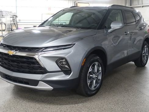 Used 2024 Chevrolet Blazer LT w/ Convenience Package FWD image 3