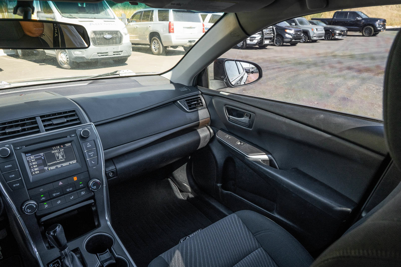 Used 2017 Toyota Camry SE FWD image 29