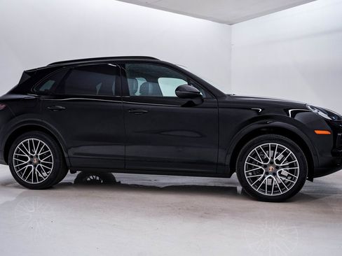 Certified 2022 Porsche Cayenne image 9
