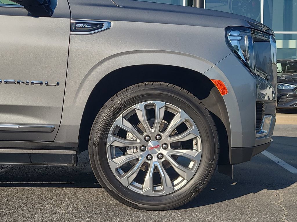 Used 2023 GMC Yukon XL Denali AWD/4WD image 9