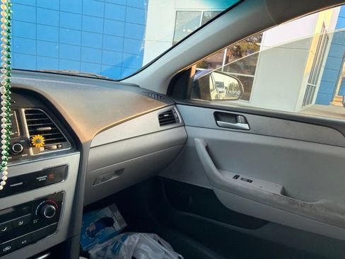 Used 2017 Hyundai Sonata SE FWD image 12