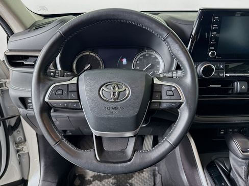 Certified 2022 Toyota Highlander XLE image 12