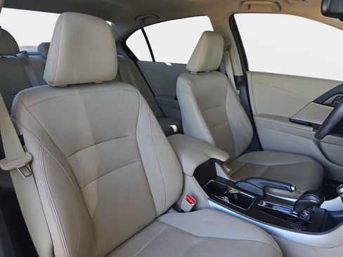 Used 2014 Honda Accord Touring image 12