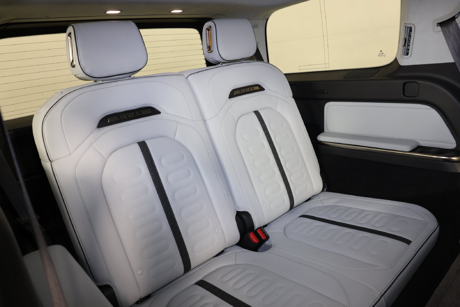 Used 2023 Rivian R1S Adventure Dual AWD/4WD image 29