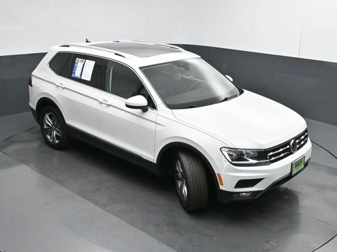 Used 2020 Volkswagen Tiguan SEL AWD/4WD image 43