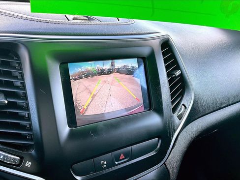 Used 2019 Jeep Cherokee Latitude Plus w/ Cold Weather Group image 21