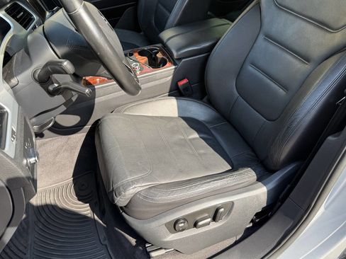 Used 2012 Volkswagen Touareg Sport image 40