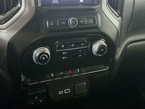 Used 2021 GMC Sierra 1500 4x4 Crew Cab w/ Sierra Value Package image 18