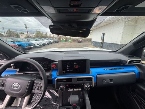 Used 2025 Toyota Tacoma TRD Off-Road image 33