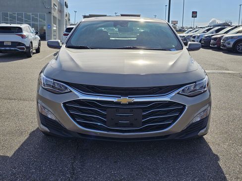 Used 2024 Chevrolet Malibu LT image 2