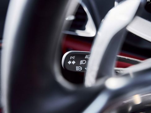 Used 2025 McLaren Artura Spider image 50