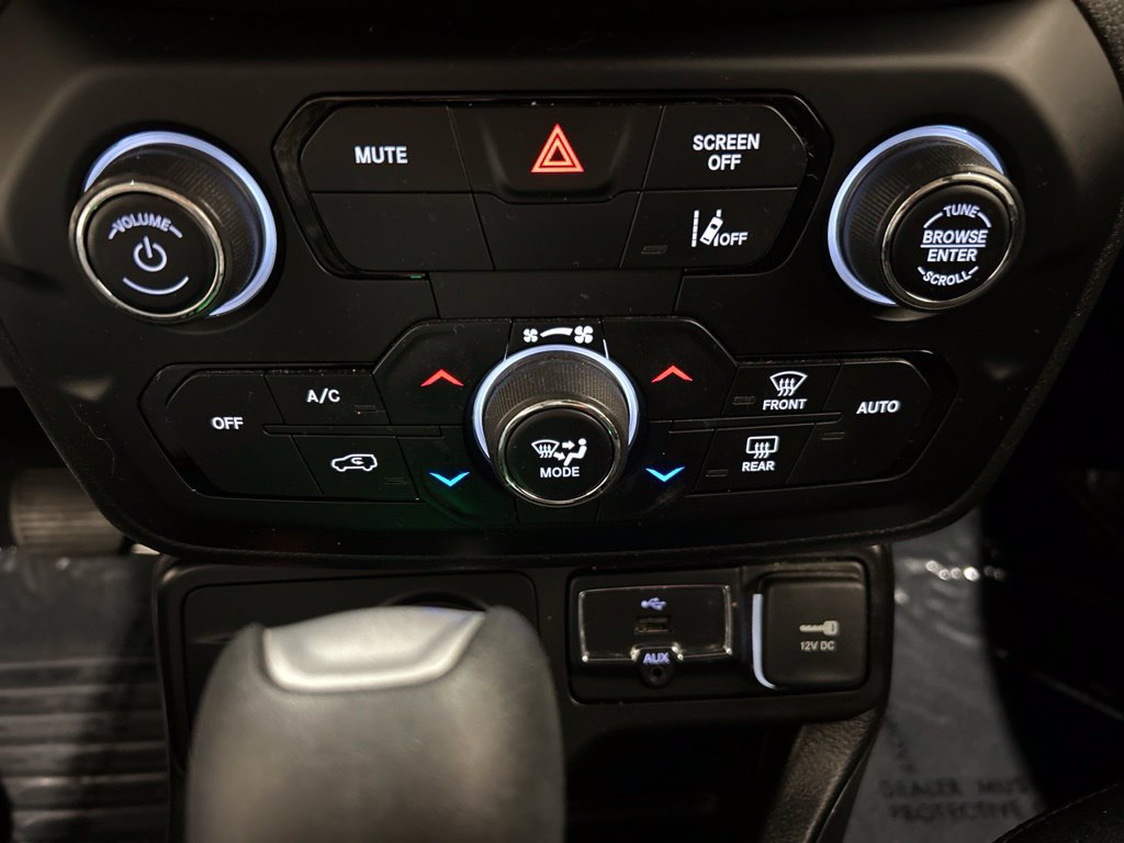 Used 2021 Jeep Renegade Latitude AWD/4WD image 25