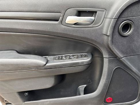 Used 2014 Chrysler 300 S image 18