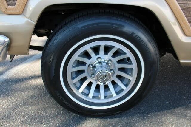 Used 1990 Jeep Grand Wagoneer AWD/4WD image 30