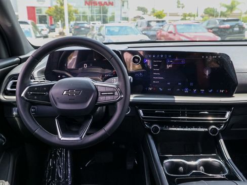 Used 2025 Chevrolet Traverse LT w/ Midnight/Sport Edition FWD image 21