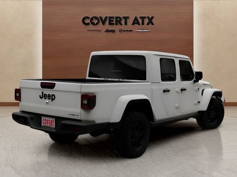 Used 2025 Jeep Gladiator Sport AWD/4WD image 5