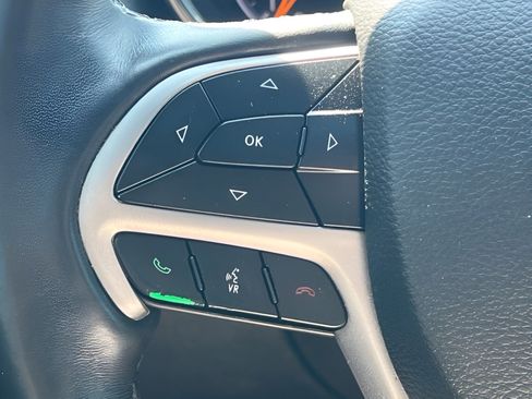 Used 2021 Jeep Grand Cherokee Laredo X AWD/4WD image 19