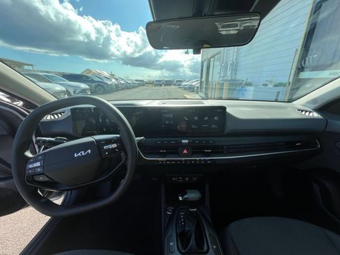 Used 2025 Kia K4 FWD image 33