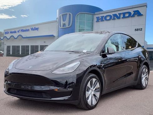 Used 2024 Tesla Model Y Long Range image 1