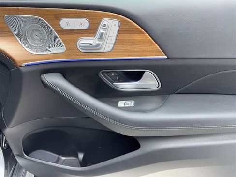 Used 2025 Mercedes-Benz GLS 450 4MATIC image 55