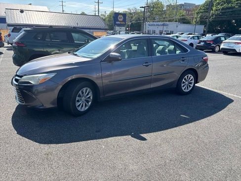 Used 2015 Toyota Camry LE FWD image 3