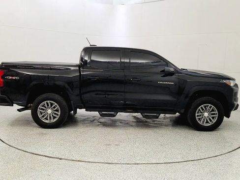 Used 2024 Chevrolet Colorado LT w/ LT Convenience Package image 8