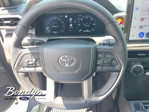 Used 2025 Toyota Tacoma TRD Sport RWD image 7