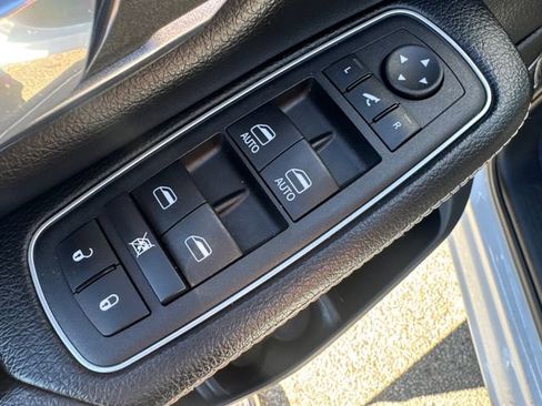 Used 2023 RAM 1500 Laramie image 28