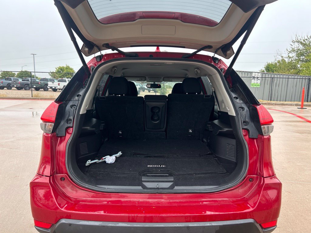 Used 2017 Nissan Rogue SV w/ SV Premium Package AWD/4WD image 10