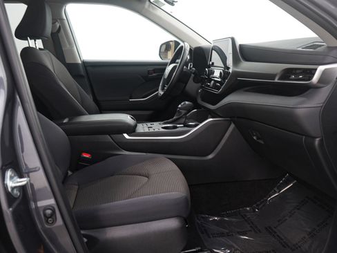 Used 2024 Toyota Highlander LE image 14