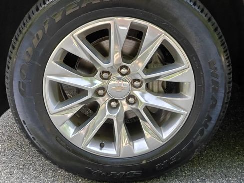 Used 2023 Chevrolet Suburban Premier w/ Premium Package AWD/4WD image 44