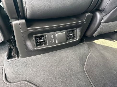 Used 2025 GMC Sierra 1500 SLT AWD/4WD image 32