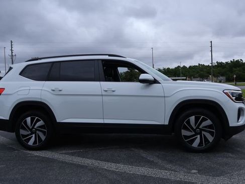 Certified 2025 Volkswagen Atlas SE image 10