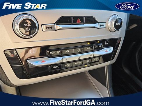 Used 2021 Ford Explorer XLT image 21