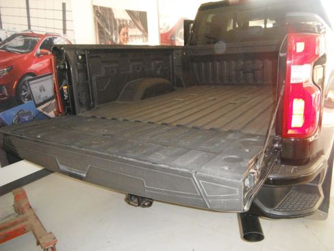 Used 2024 Chevrolet Silverado 2500 LTZ w/ LTZ Plus Package image 18